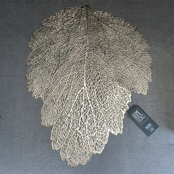 NWT.  4 Pack Gold Metallic Fall Leaf vinyl Placemats - Picture 4 of 4